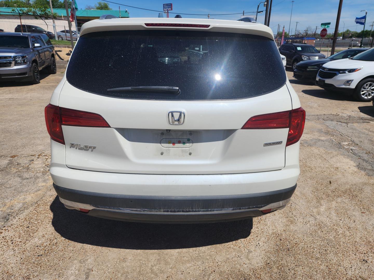 2016 white Honda Pilot Touring 2WD (5FNYF5H98GB) with an 3.5L V6 SOHC 24V engine, 9-Speed Automatic transmission, located at 945 E. Jefferson Blvd, Dallas, TX, 75203, (214) 943-7777, 32.752514, -96.811630 - Photo#3